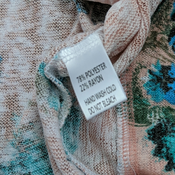 Wonderland Flowy Top - Picture 6 of 6